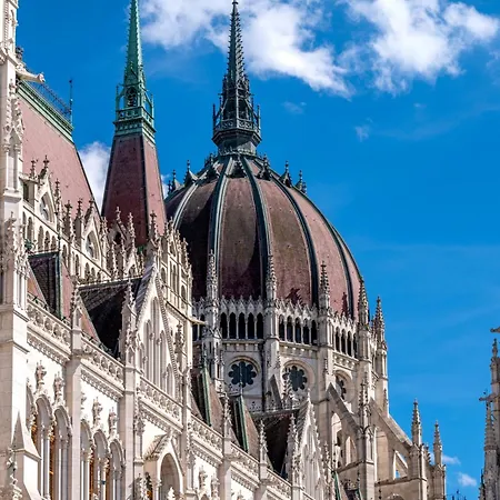 Cosy Parliament Budapest